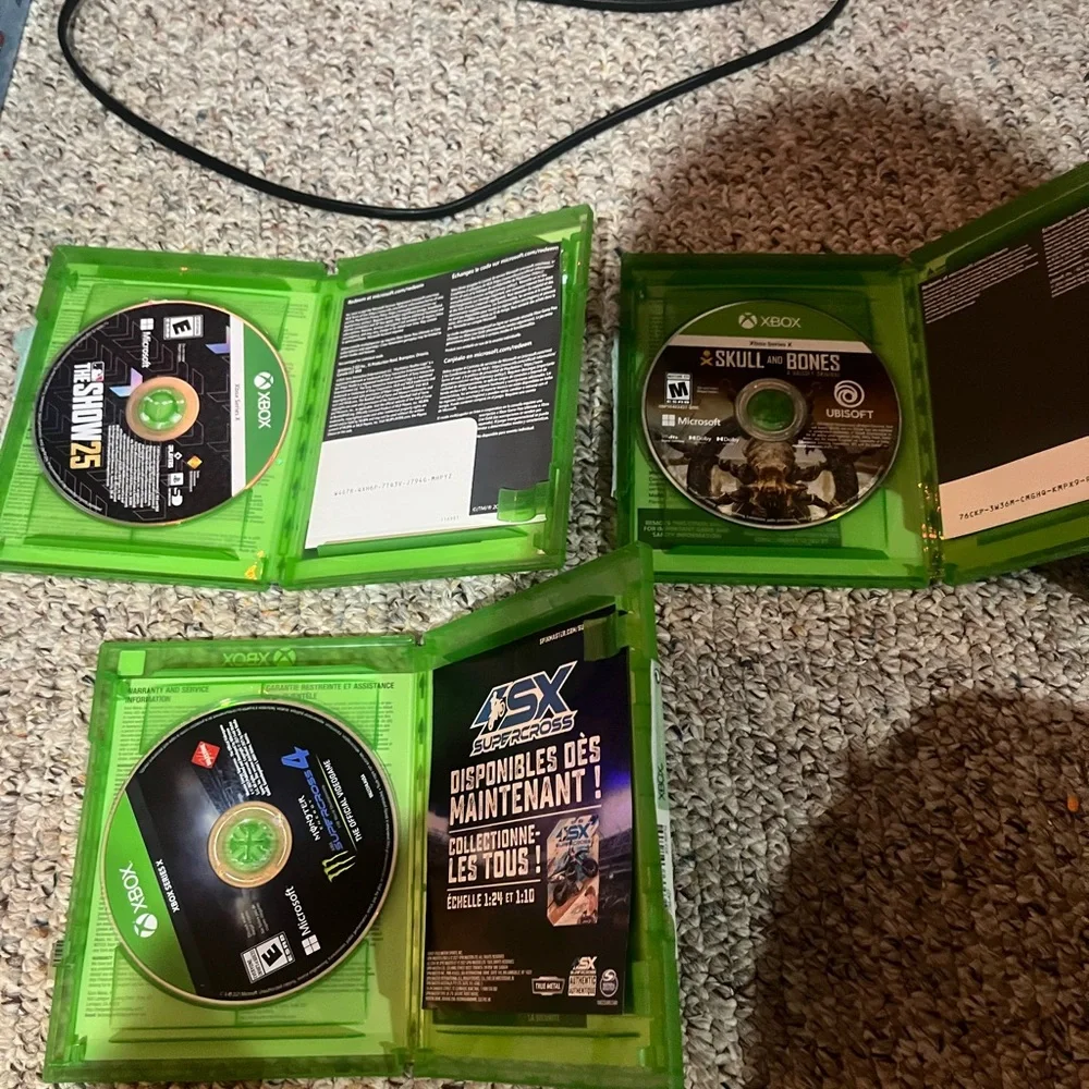 Game Collection - Green Cases - Picture 1 of 2